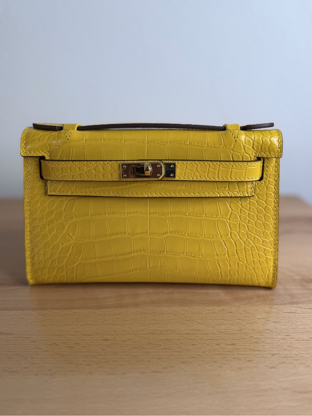 H KELLY POCHETTE 22 EMBOSSED SHINY CROC LEATHER JAUNE YELLOW  PHW